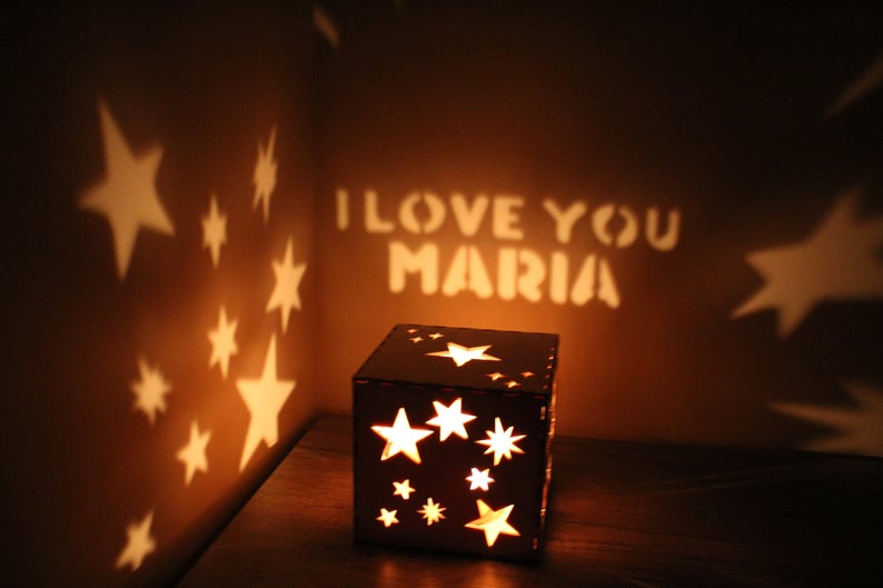 GGUIUIC Nome personalizzato Lampada da notte Cuore infinito Lampada in  legno Decorazione camera da letto Lampada a LED per San Valentino (Cuore  infinito) : : Illuminazione